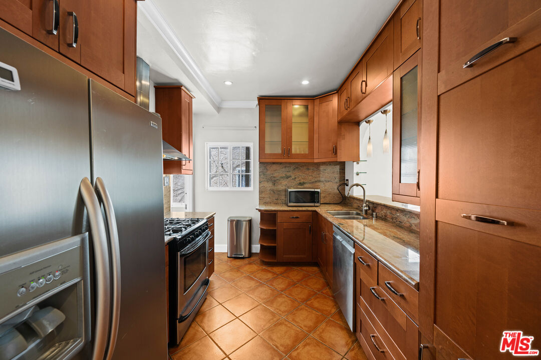 1355 S Mansfield Ave