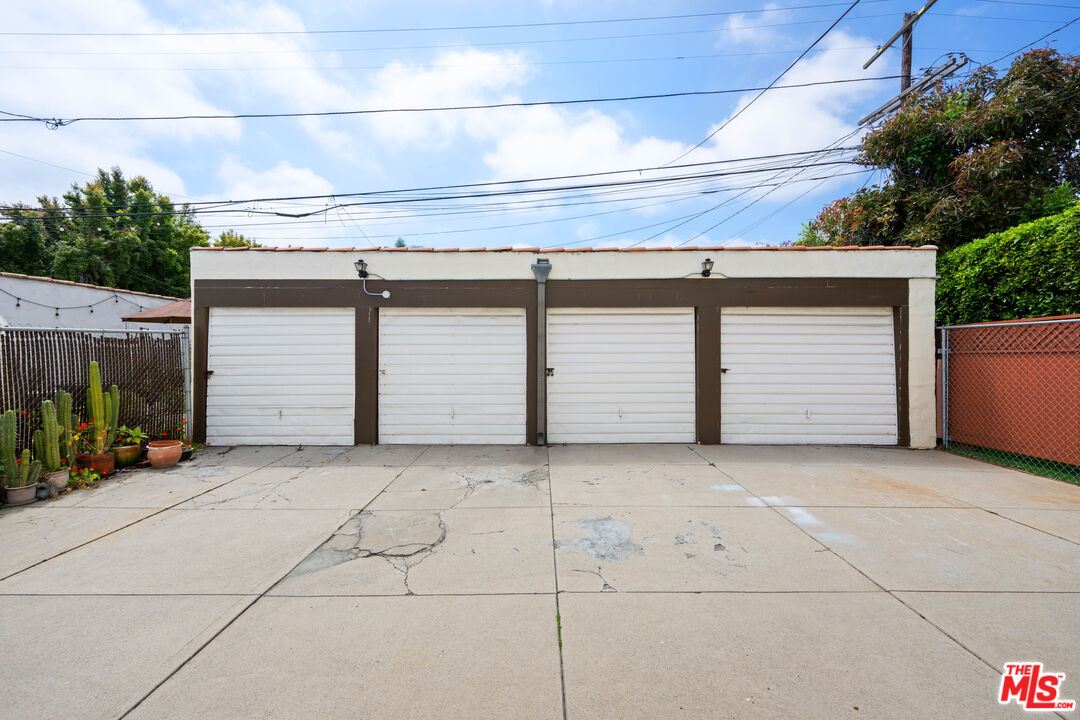 1355 S Mansfield Ave