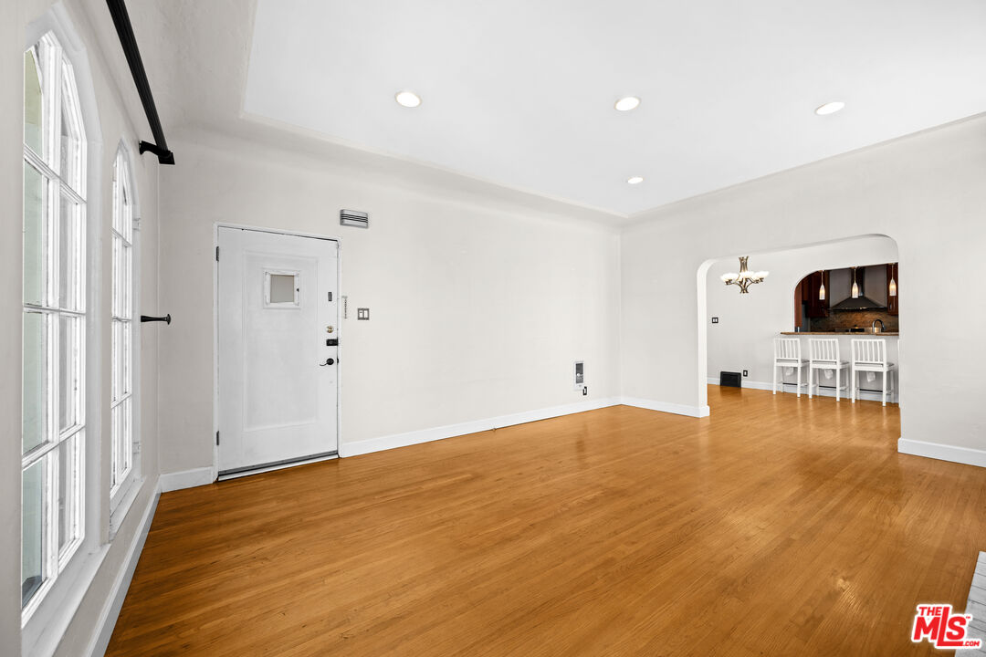 1355 S Mansfield Ave