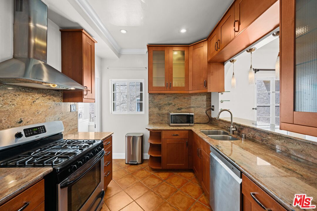 1355 S Mansfield Ave