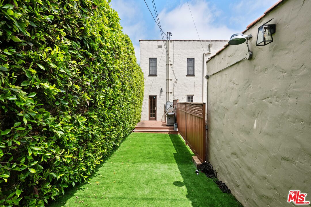 1355 S Mansfield Ave