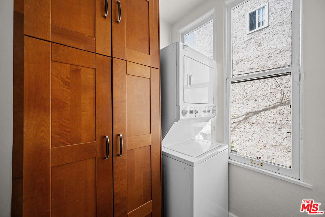 1355 S Mansfield Ave