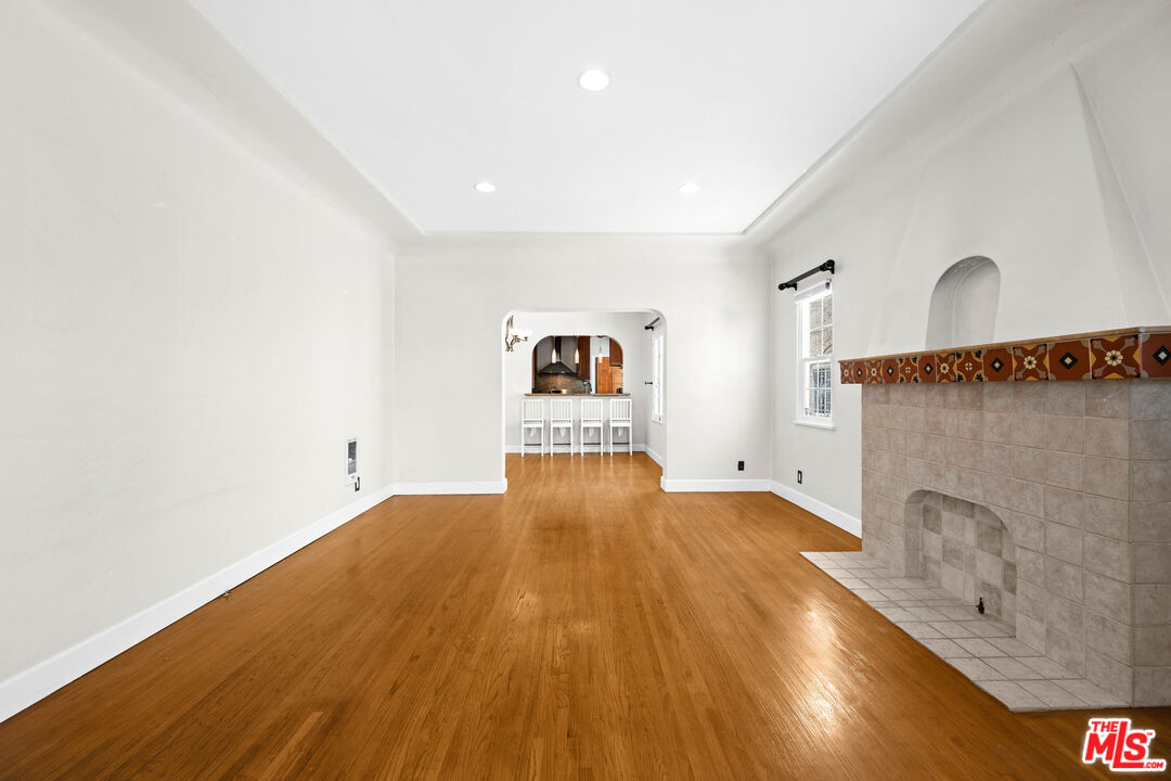 1355 S Mansfield Ave