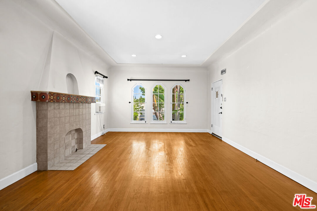 1355 S Mansfield Ave