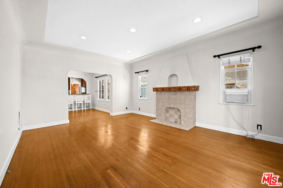 1355 S Mansfield Ave