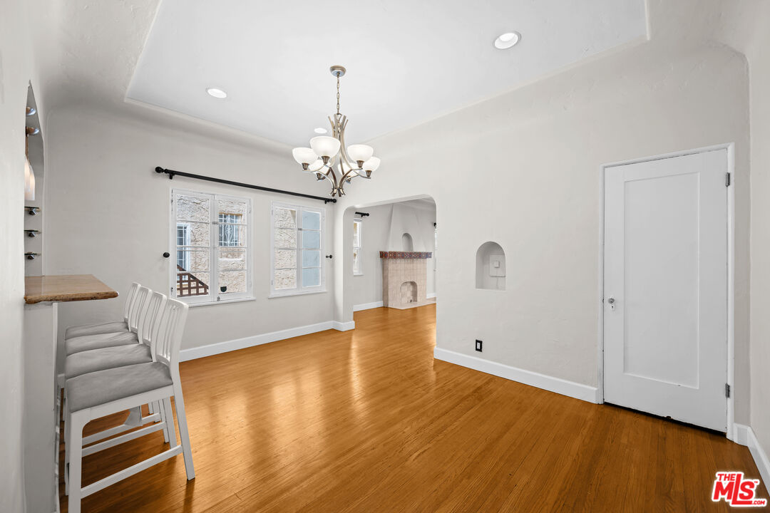 1355 S Mansfield Ave