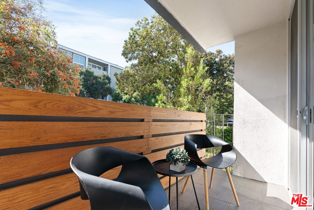 1010 N Kings Rd Unit: 106