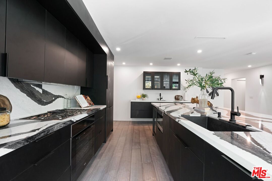 1010 N Kings Rd Unit: 106