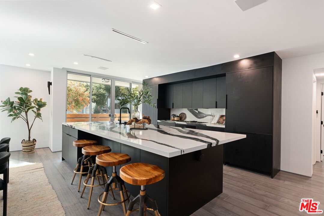 1010 N Kings Rd Unit: 106