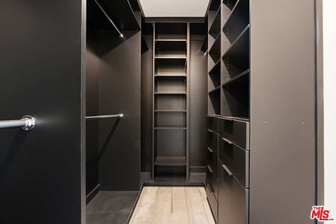 1010 N Kings Rd Unit: 106