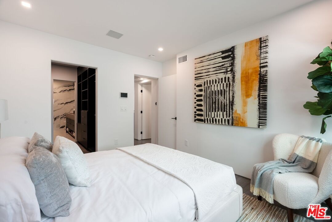 1010 N Kings Rd Unit: 106