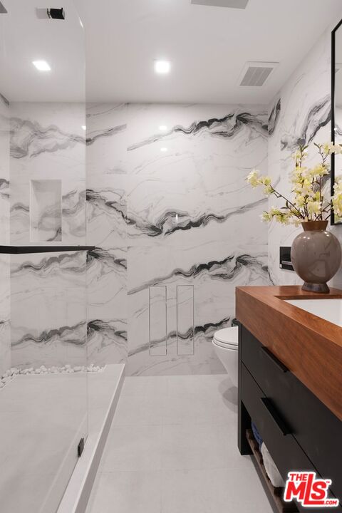 1010 N Kings Rd Unit: 106