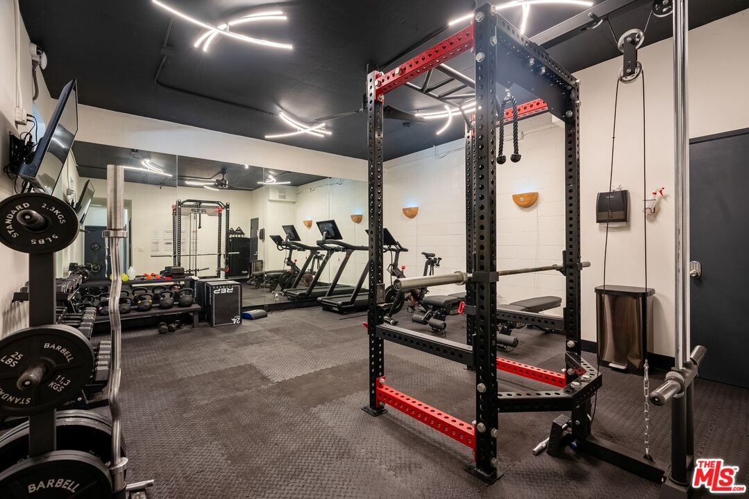 1010 N Kings Rd Unit: 106