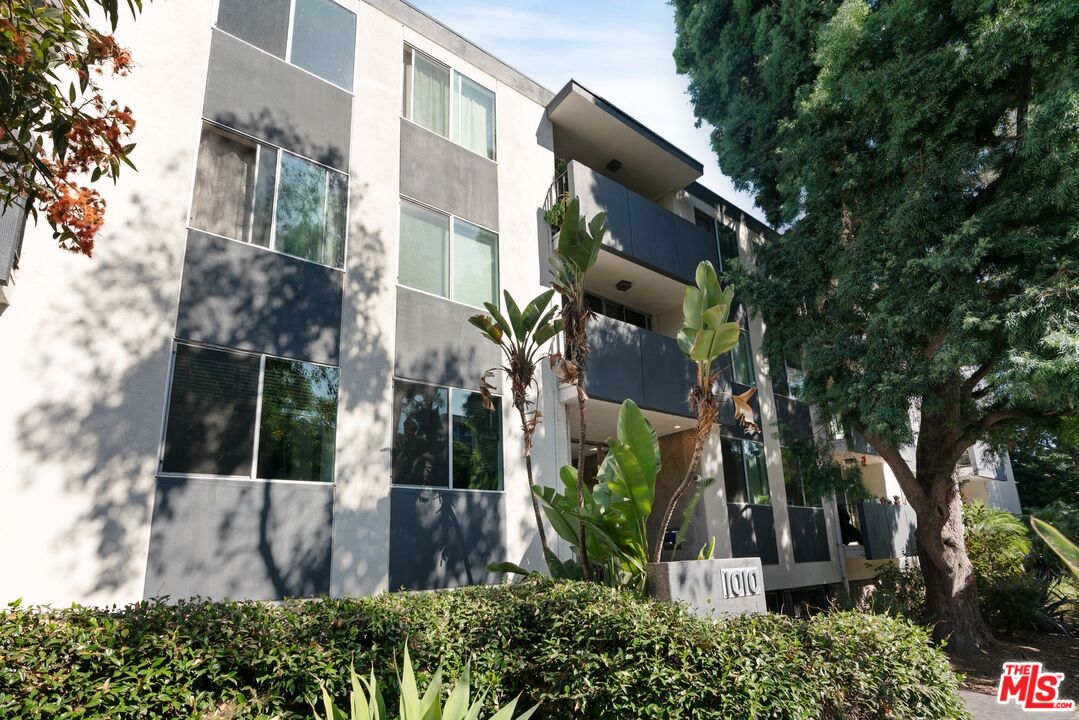 1010 N Kings Rd Unit: 106