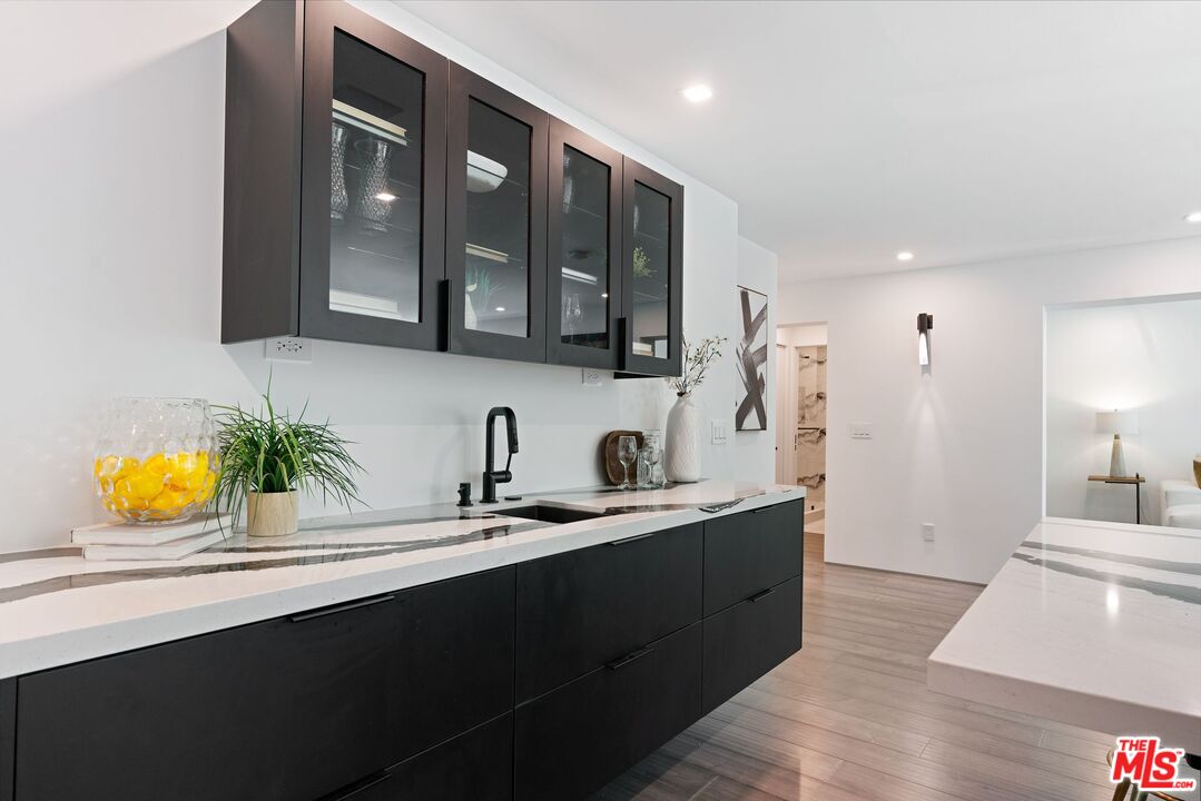 1010 N Kings Rd Unit: 106