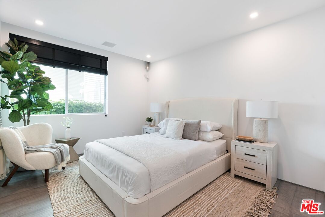 1010 N Kings Rd Unit: 106