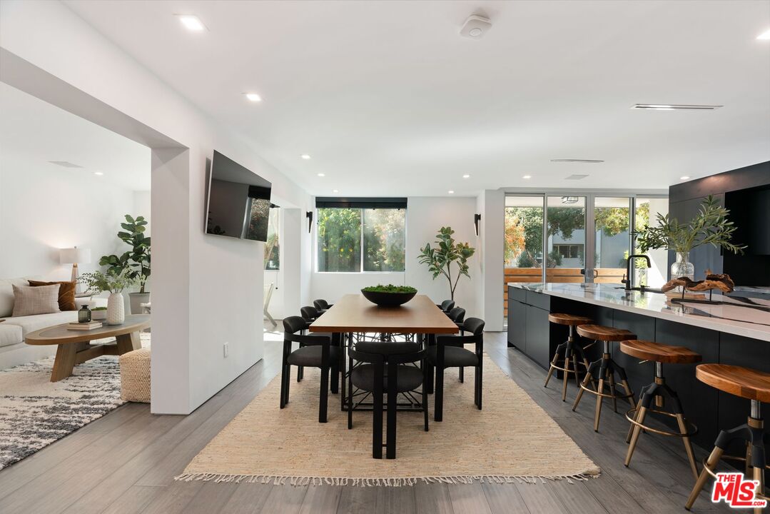 1010 N Kings Rd Unit: 106