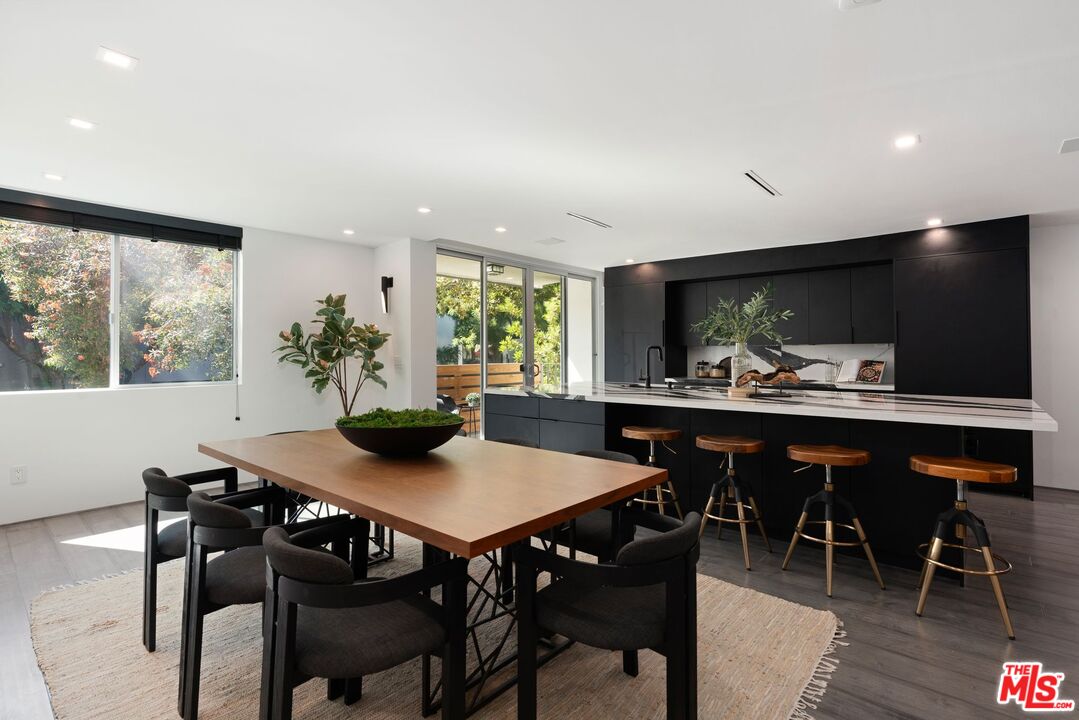 1010 N Kings Rd Unit: 106