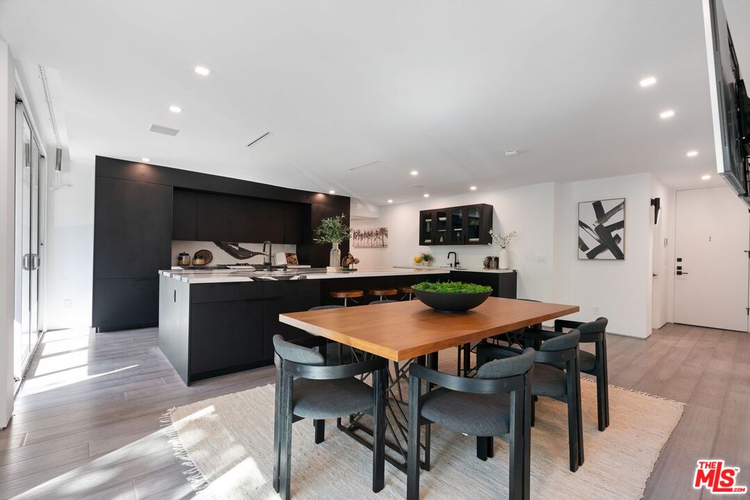 1010 N Kings Rd Unit: 106