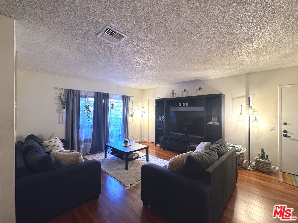5055 Coldwater Canyon Ave Unit: 204
