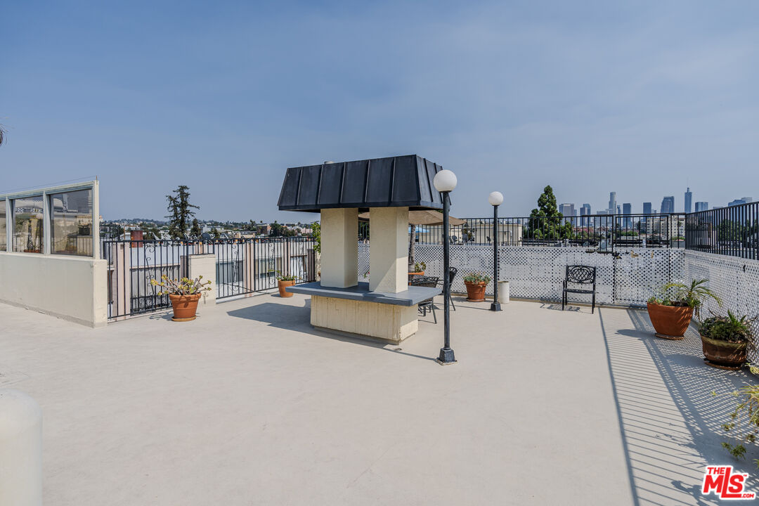 421 S La Fayette Park Pl Unit: 517