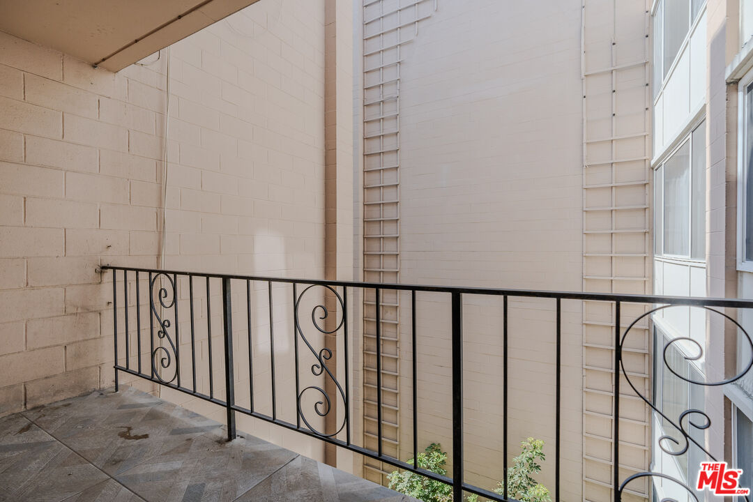 421 S La Fayette Park Pl Unit: 517