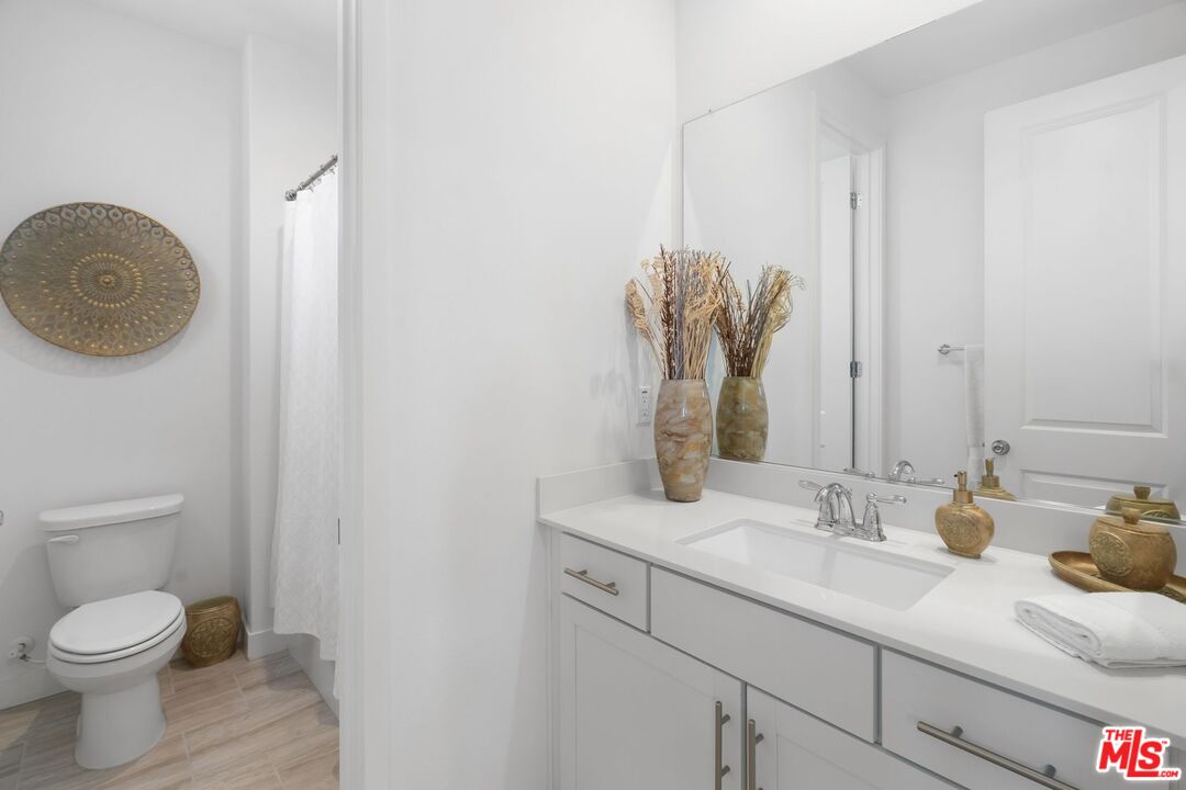 549 Daniel Freeman Cir