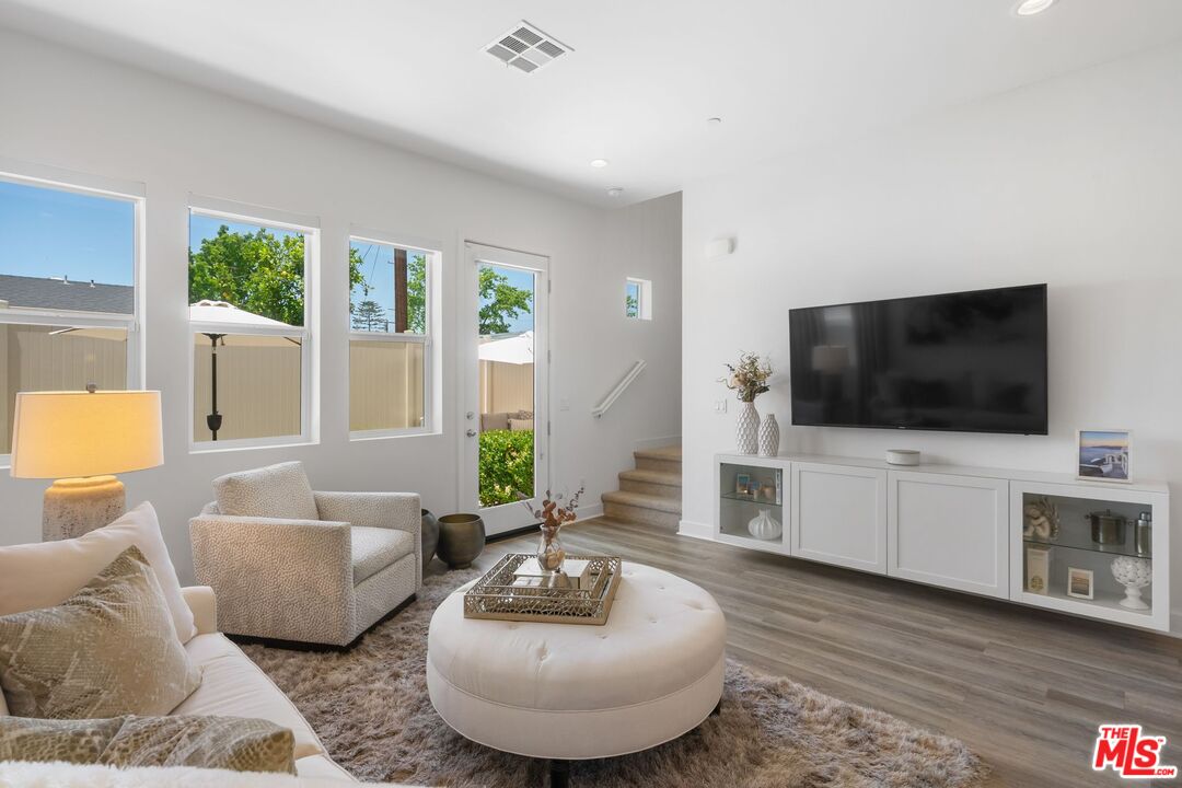 549 Daniel Freeman Cir