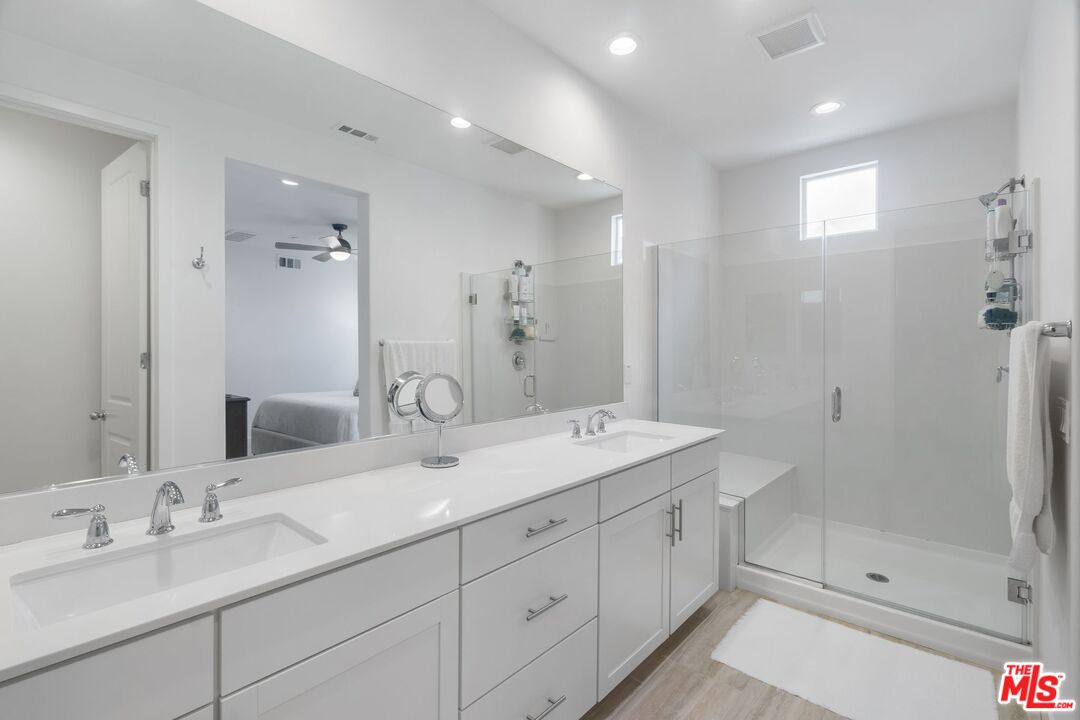 549 Daniel Freeman Cir