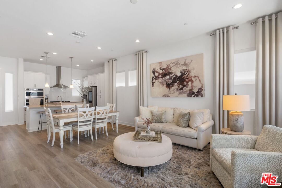 549 Daniel Freeman Cir