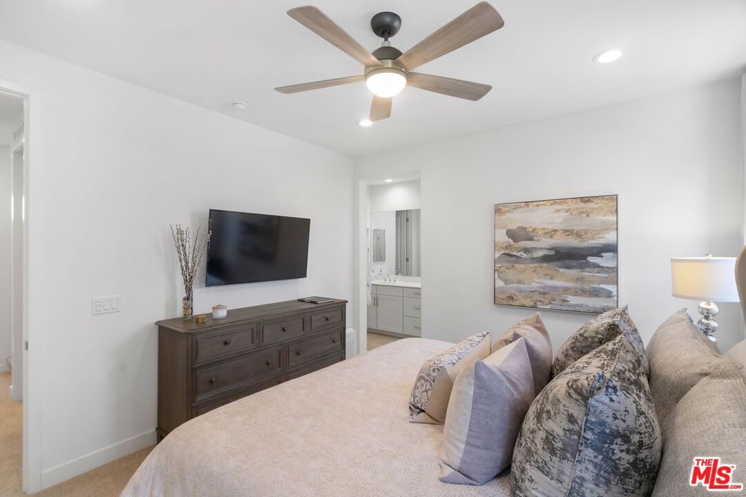 549 Daniel Freeman Cir