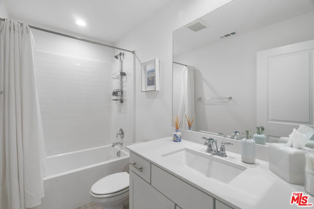 549 Daniel Freeman Cir