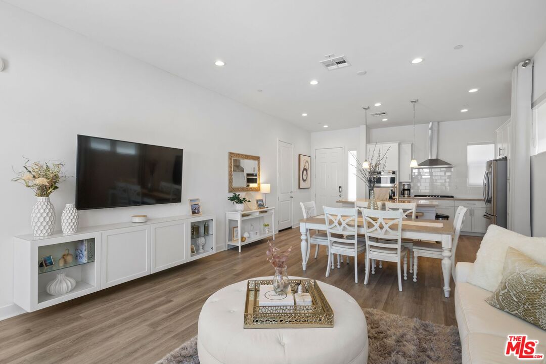 549 Daniel Freeman Cir