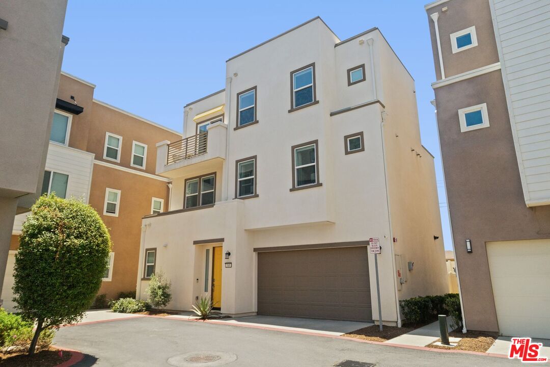 549 Daniel Freeman Cir