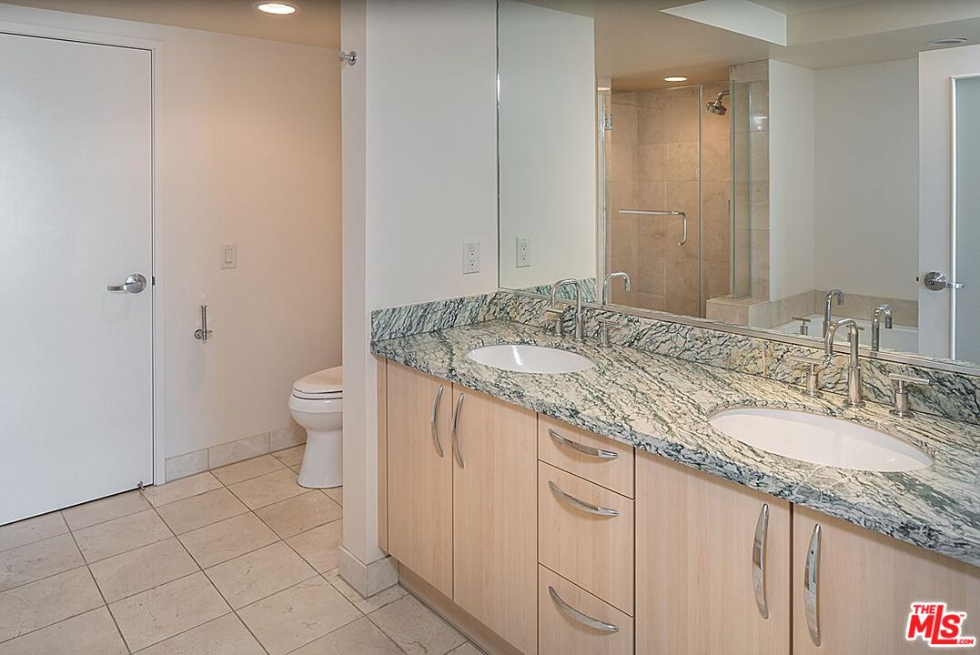 13650 Marina Pointe Dr Unit: 908