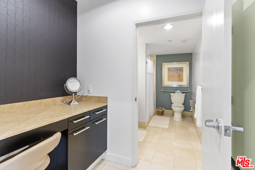 13650 Marina Pointe Dr Unit: 908