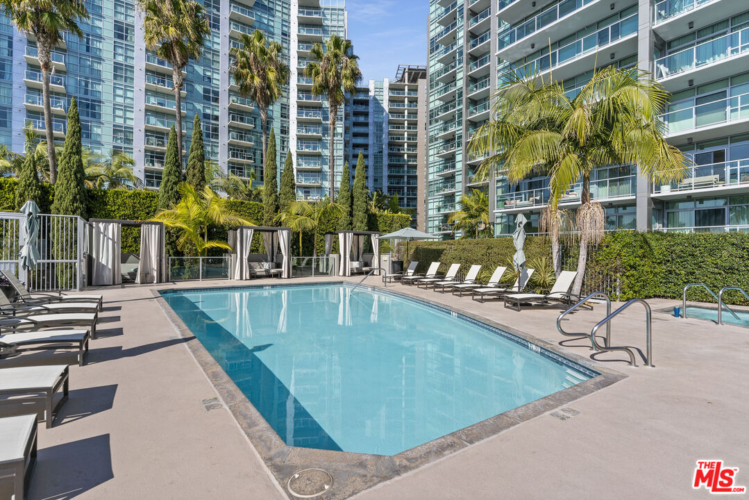 13650 Marina Pointe Dr Unit: 908