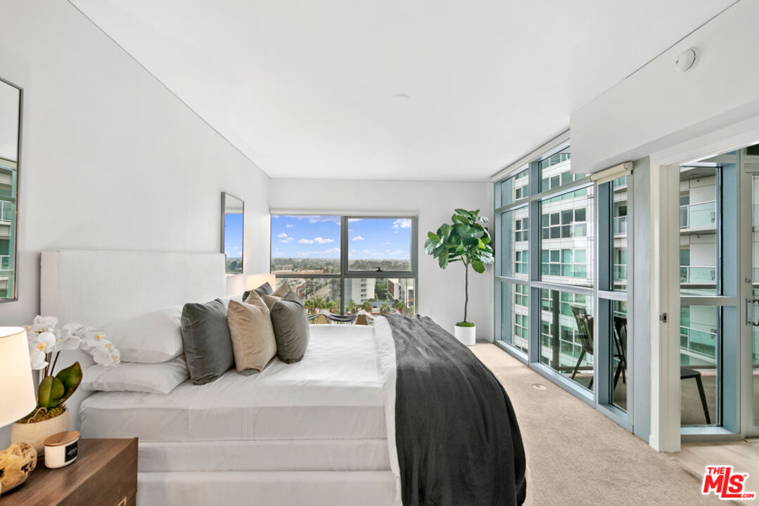 13650 Marina Pointe Dr Unit: 1409