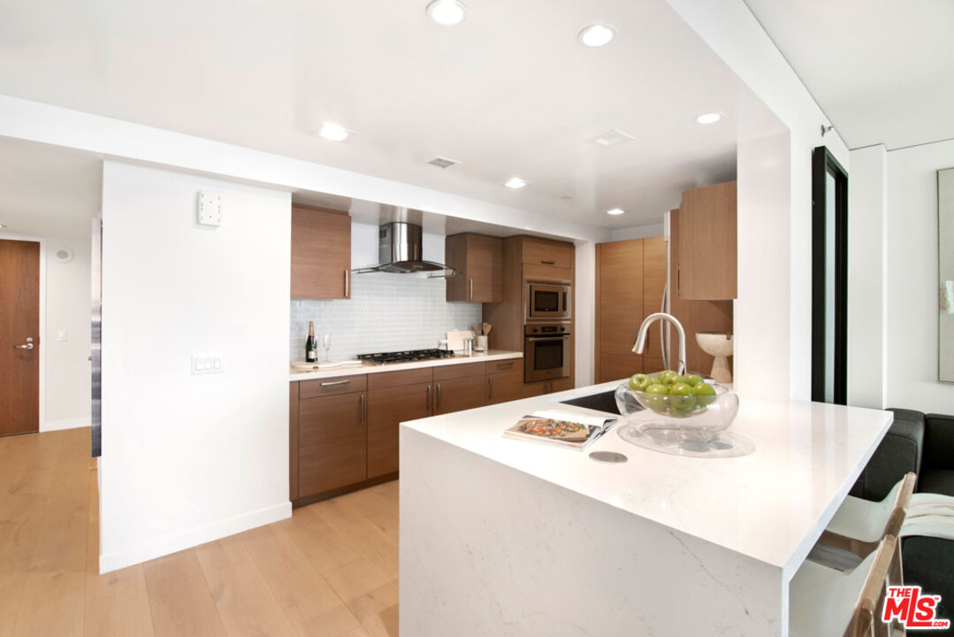 13650 Marina Pointe Dr Unit: 1409