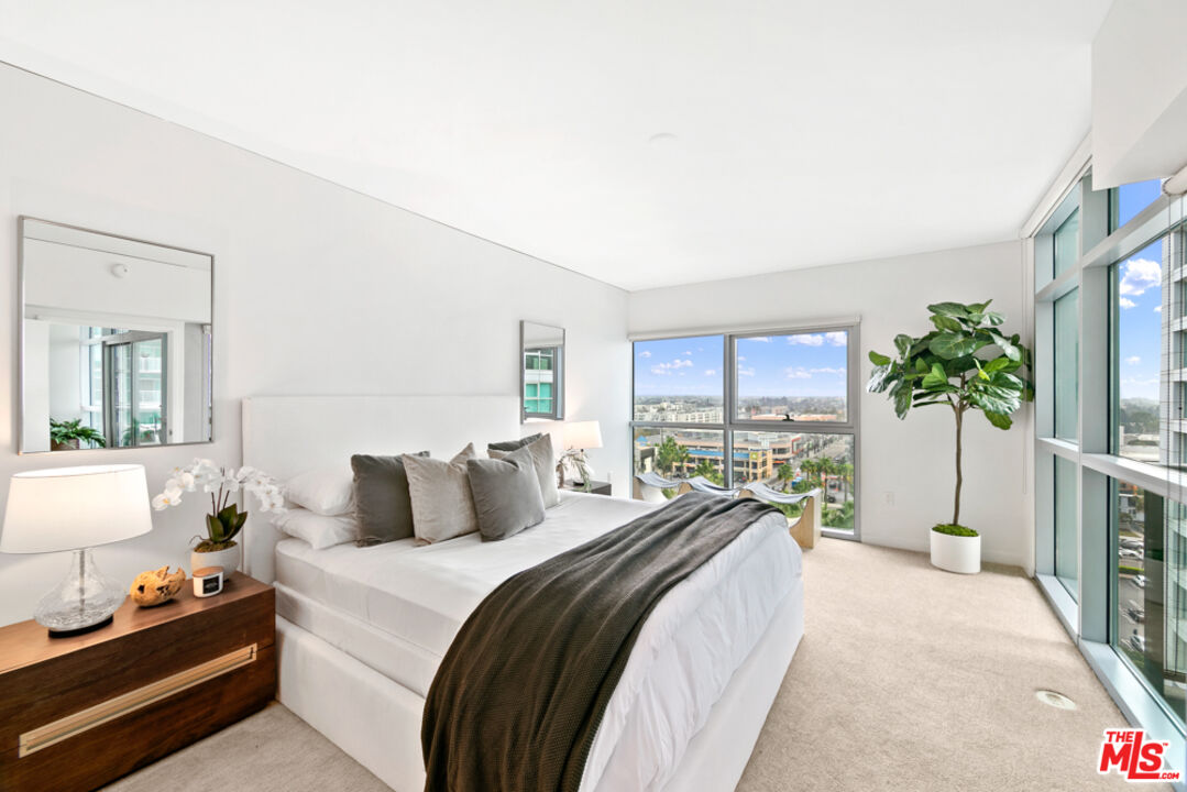 13650 Marina Pointe Dr Unit: 1409