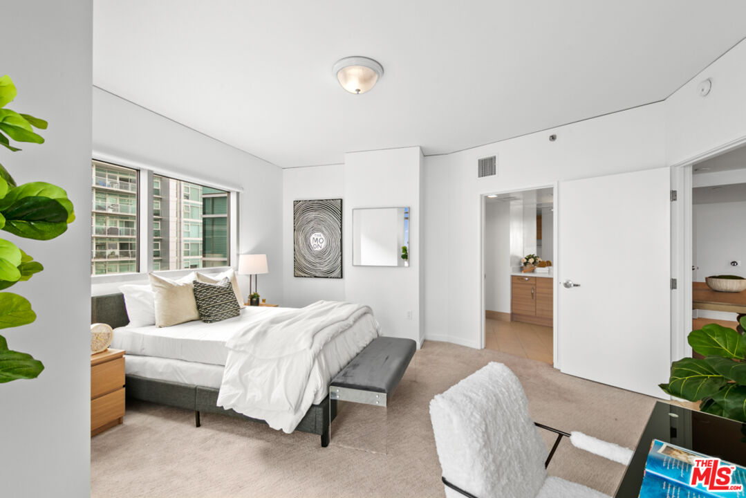 13650 Marina Pointe Dr Unit: 1409