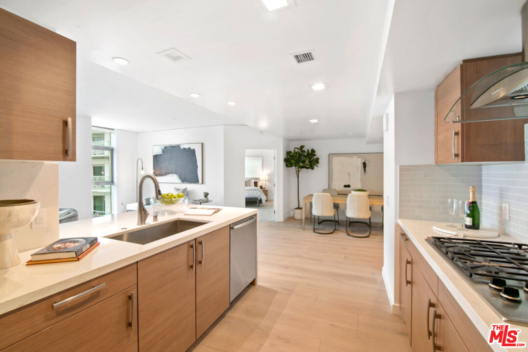 13650 Marina Pointe Dr Unit: 1409