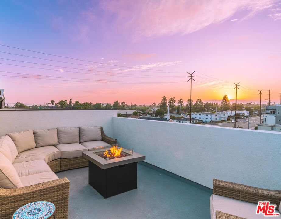 4912 S Centinela Ave