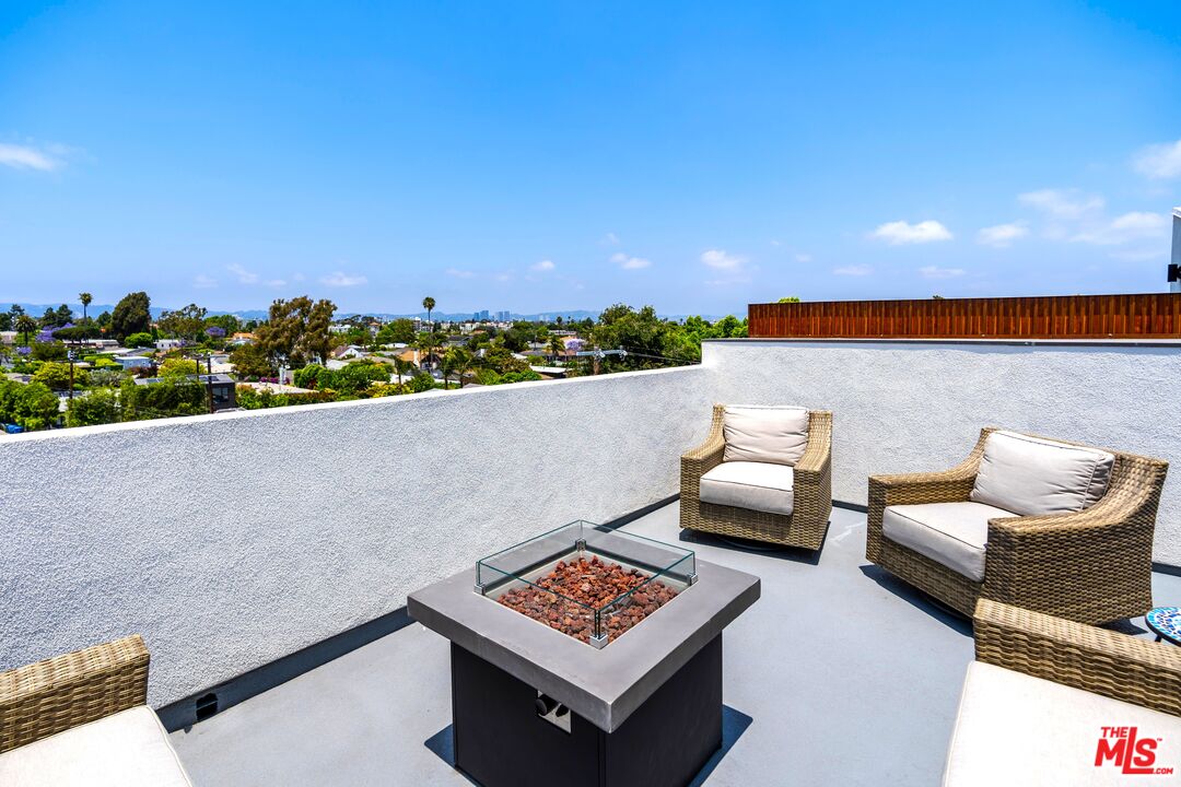 4912 S Centinela Ave