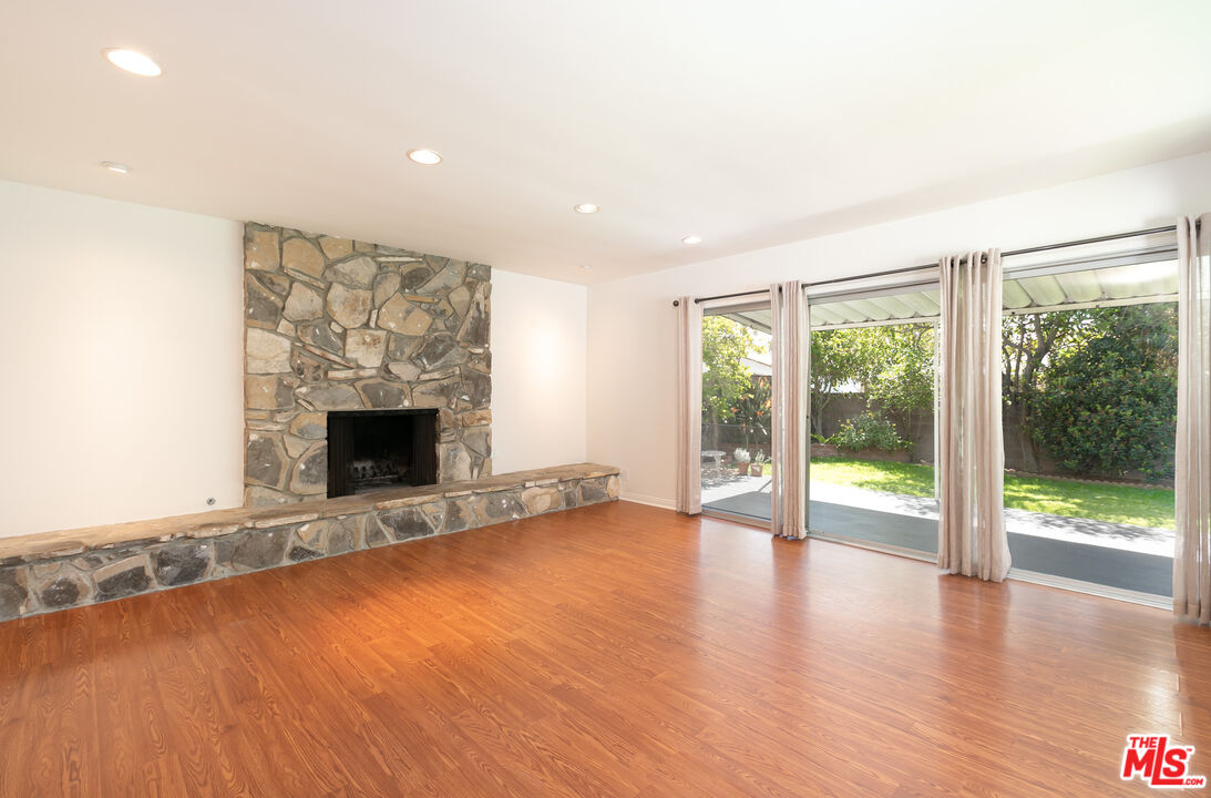 12800 STANWOOD DR