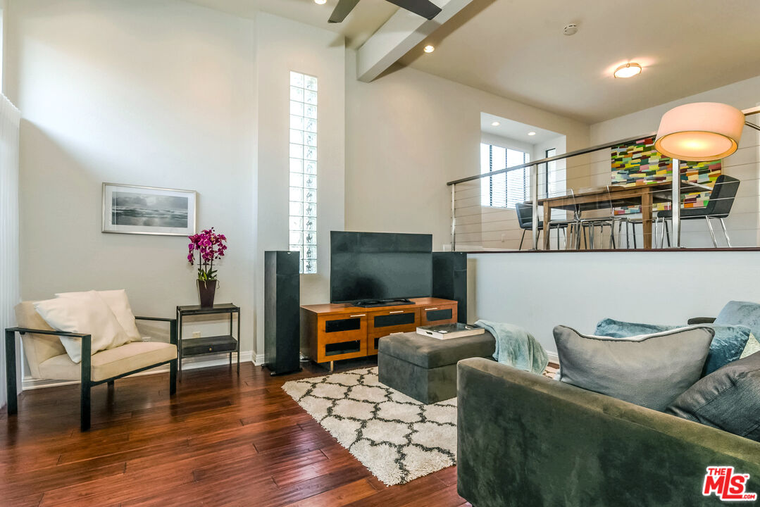 4604 Glencoe Ave Unit: 8
