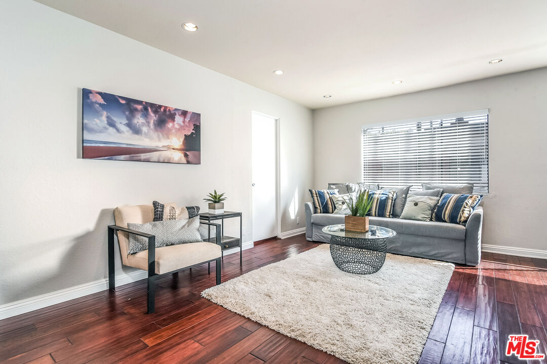 4604 GLENCOE AVE Unit: 8