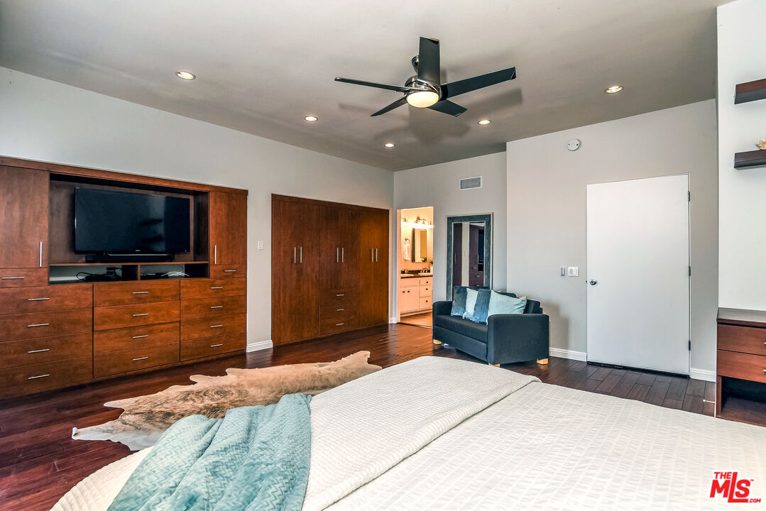 4604 GLENCOE AVE Unit: 8