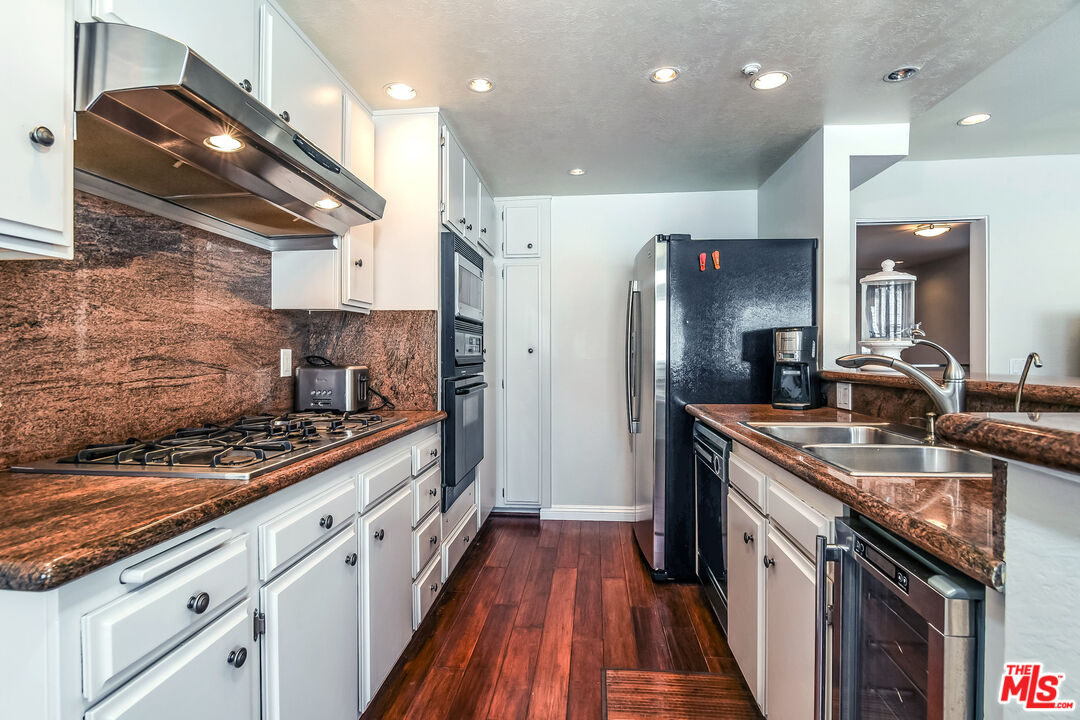 4604 GLENCOE AVE Unit: 8