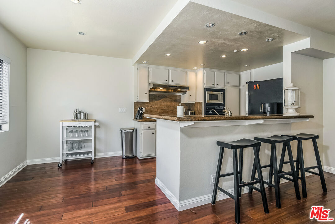 4604 GLENCOE AVE Unit: 8